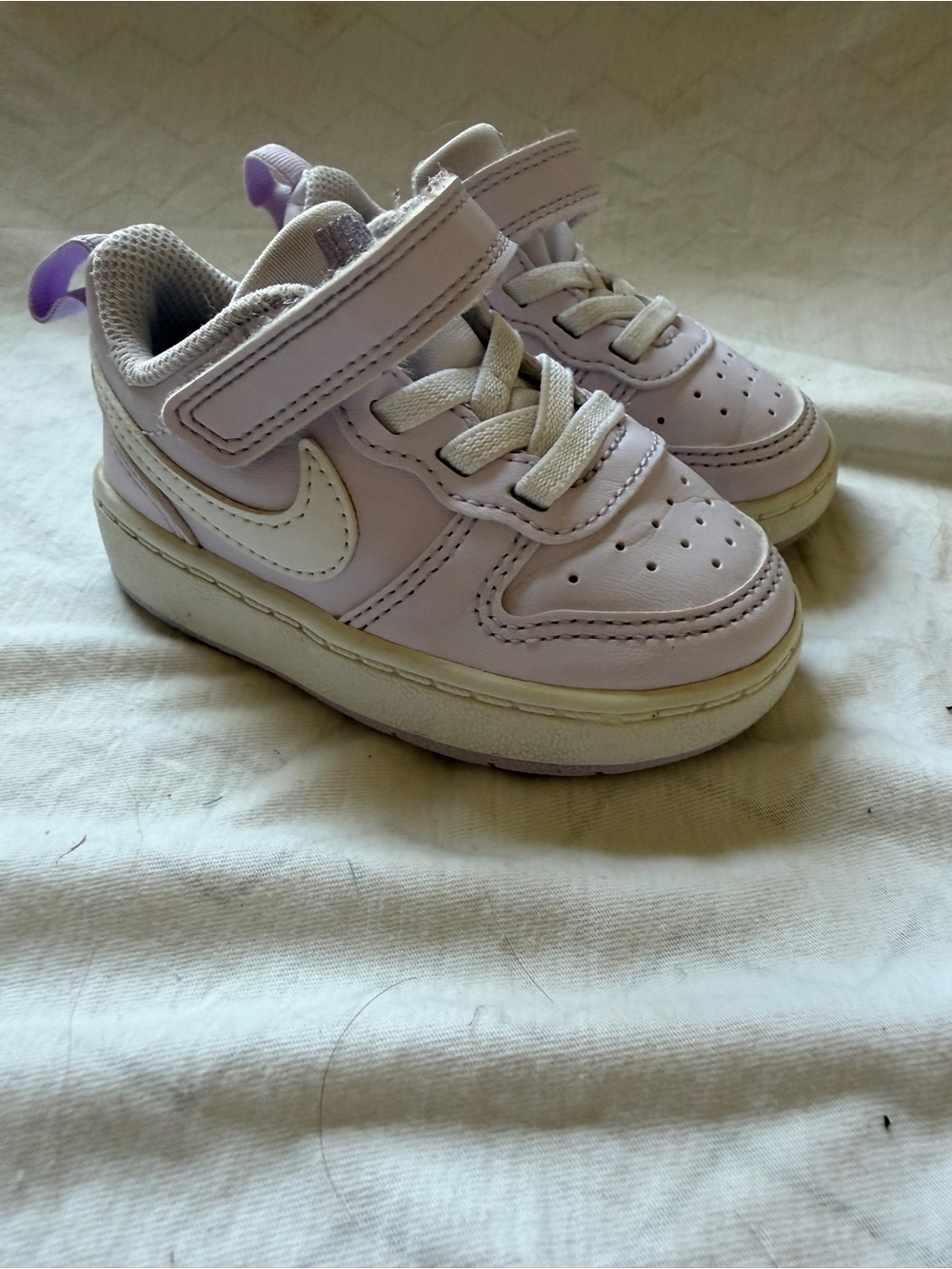 Nike Kids Lavender and White Low-Top Sneakers